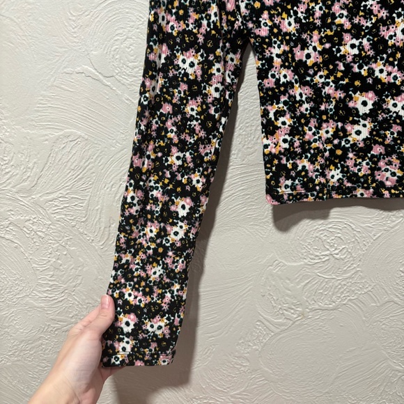 Wild Fable Black Floral Long Sleeve Cropped Top Size Medium - Picture 4 of 5